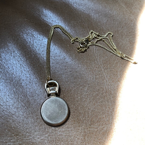 Vintage brass pendant necklace - Picture 6 of 8